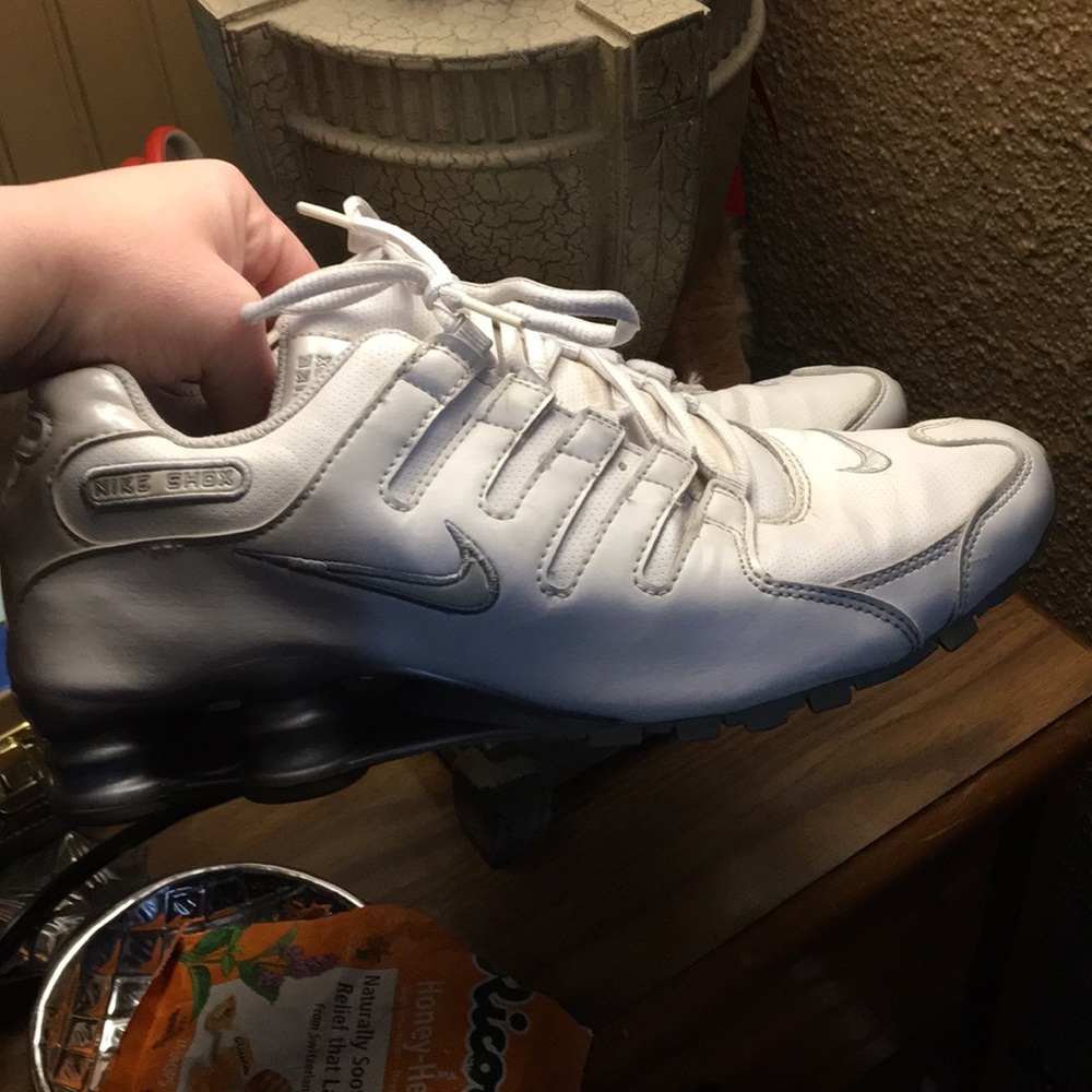 White nike shox